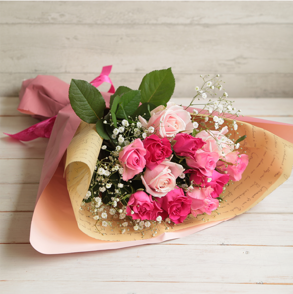 愛と感謝を込めてとてもかわいらしい ピンクのグラデーションのバラの花束です。花束「エレガントピンクブーケ」本体：3,980円（税込：4,378円）