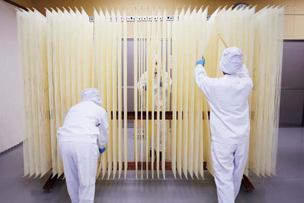 揖保乃糸 手延べ素麺 金縒りの製造風景