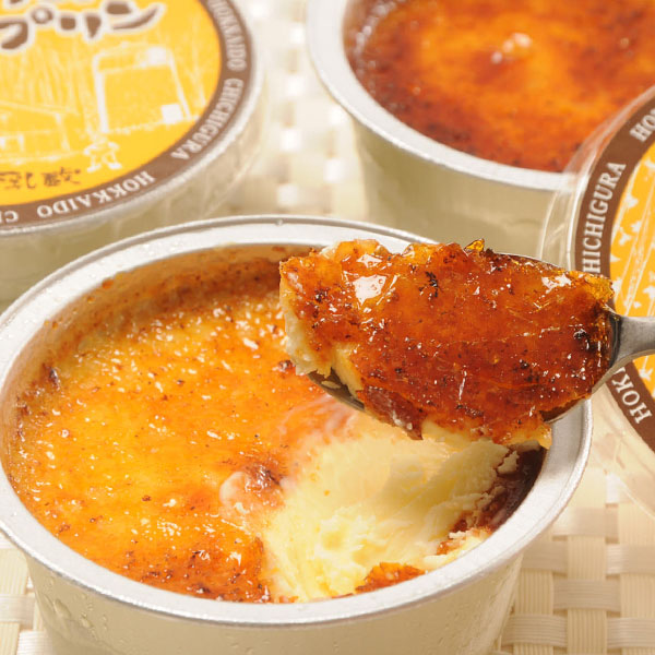 表面がパリパリにカラメリゼされたあいすプリン