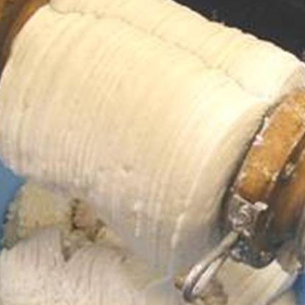 裏ごしをする様子