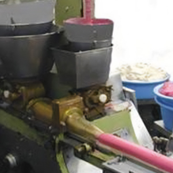 自動形成期による板付き