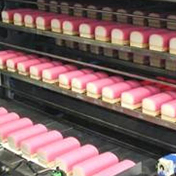 蒲鉾を蒸す様子