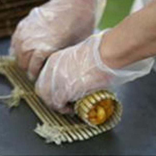 本巻きをする様子