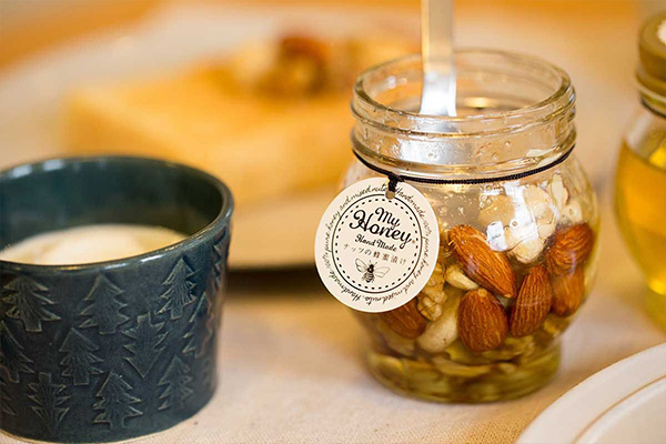 瓶にはいったハニーナッツ