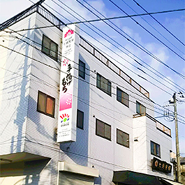 七越製菓 本社売店の外観