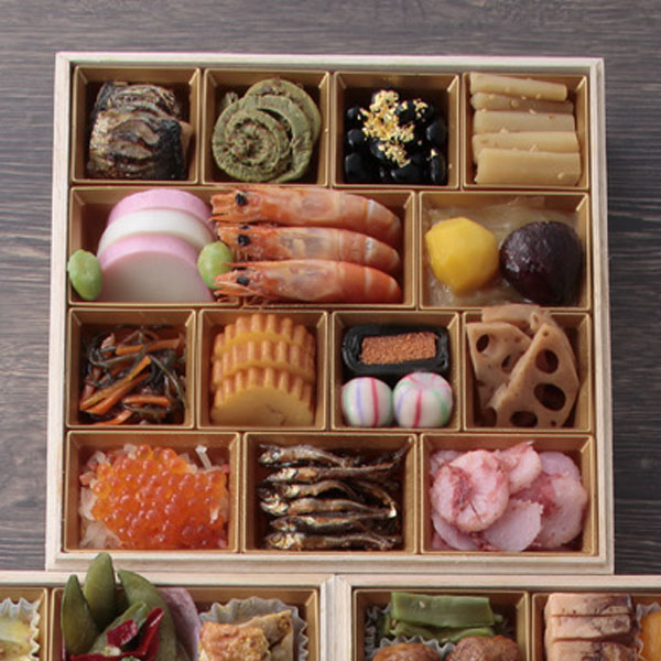 和(京都 うお寿)・洋(北海道 アンサンブル)・中華(京都 東東来) うお寿&アンサンブル&東東来 和・洋・中華 コラボおせち三段重【4人前・61品目】【イオンのおせち】 商品画像1