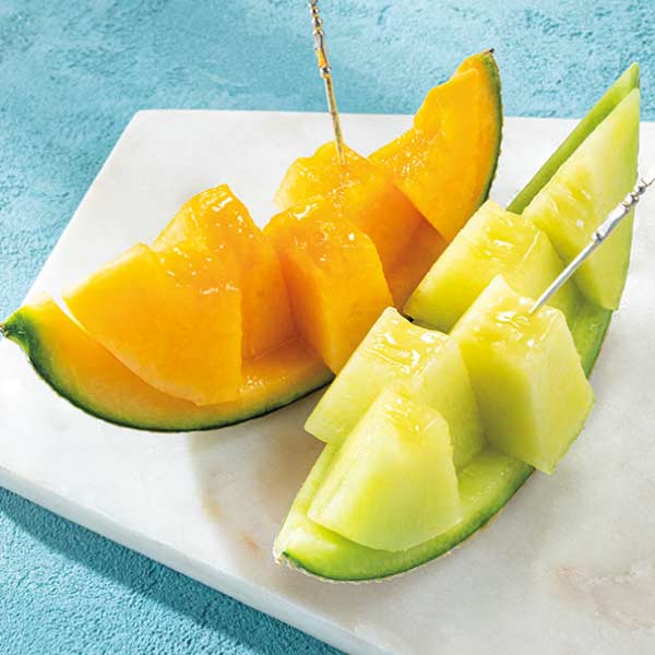 山形県産(早坂三十郎農園) 味自信作 大玉メロン(赤と青)(お届け期間：6/25〜8/15)【夏の贈りもの・お中元】　商品画像1