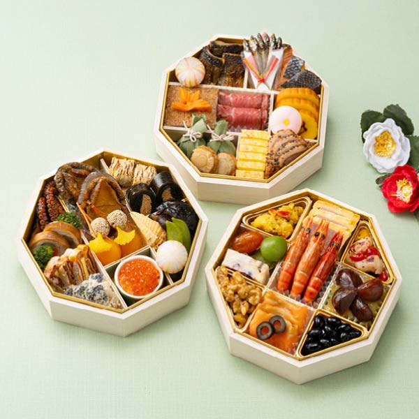 ホテル椿山荘東京 和洋おせち三段重【3〜4人前・41品目】【イオンのおせち】　商品画像1