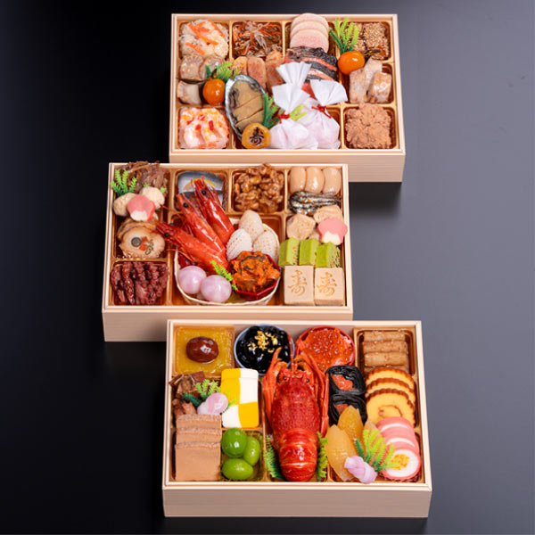 千賀屋 迎春おせち料理 和風三段重「天寿千」【4〜5人前・45品目】【イオンのおせち】 商品画像1