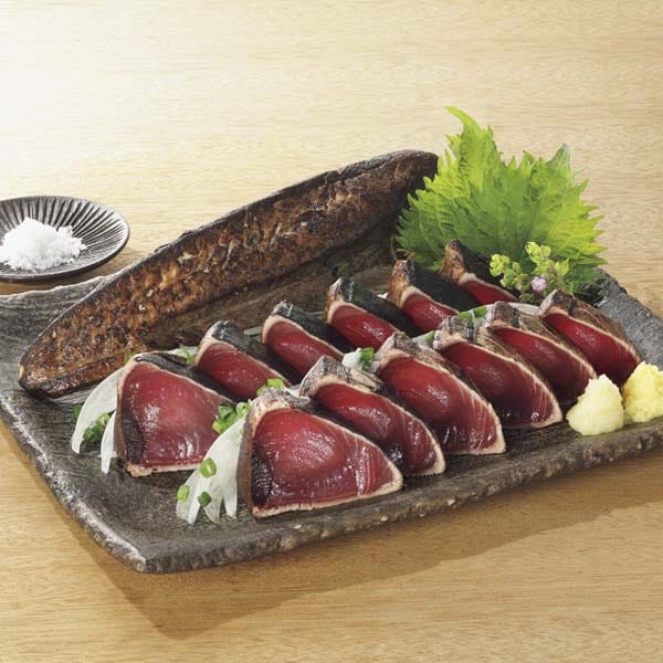 高知 明神水産 藁焼き鰹塩たたき大2節セット(鰹たたき×2節、たれ×4、天日塩、おろしにんにく×3、おろししょうが×3)【旬鮮便】【NN】 商品画像1