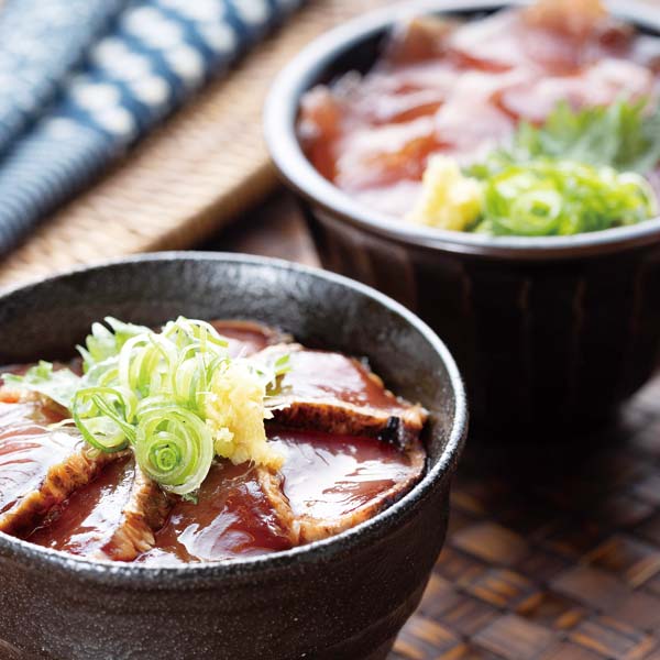 高知 明神水産 藁焼き鰹塩たたき2節・かつお丼4袋セット【旬鮮便】【NN】　商品画像1