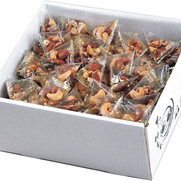 大阪竹新 素焼きミックスナッツ アーモンド、くるみ(各アメリカ産)、カシューナッツ(インド産)計450g【冬の贈りもの・お歳暮】【NN】　商品画像1