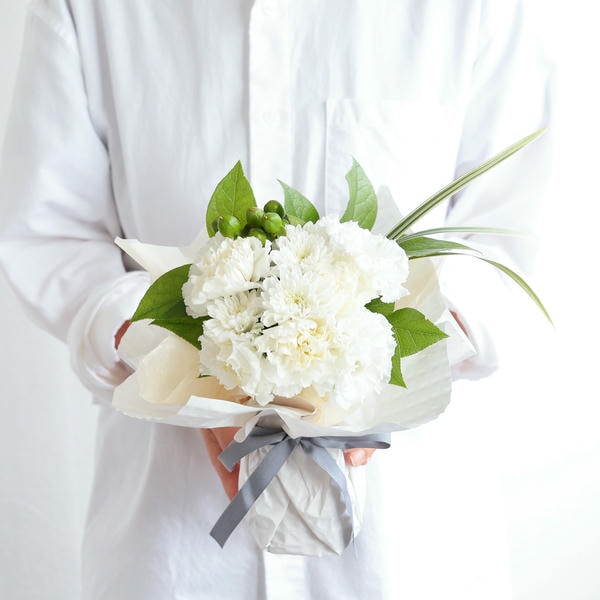 お供えスタンディングブーケ「しろいろ」お菓子セット【花】【年間ギフト】　商品画像1