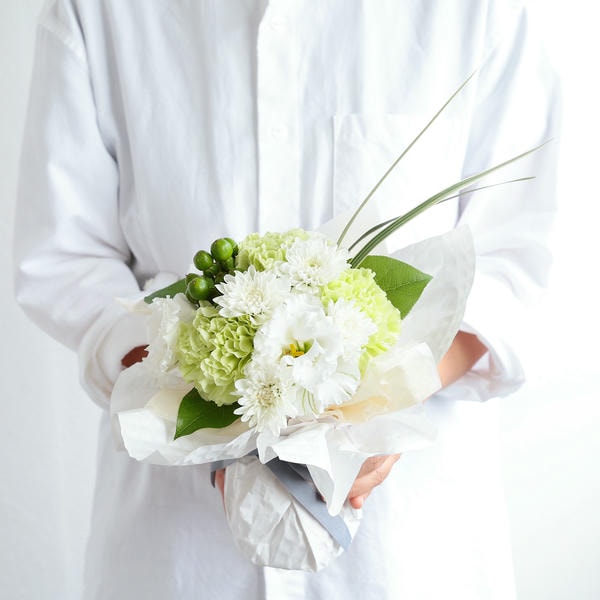 お供えスタンディングブーケ「みどり」お線香付き【花】【年間ギフト】 商品画像1