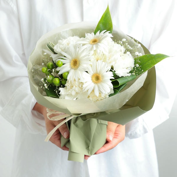 お供えスタンディングブーケ「ほのか」(ホワイト)【花】【年間ギフト】　商品画像1