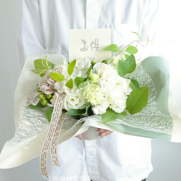 お供えアレンジ「祈りのしらべ」(ホワイト)お菓子セット【花】【年間ギフト】 商品画像1