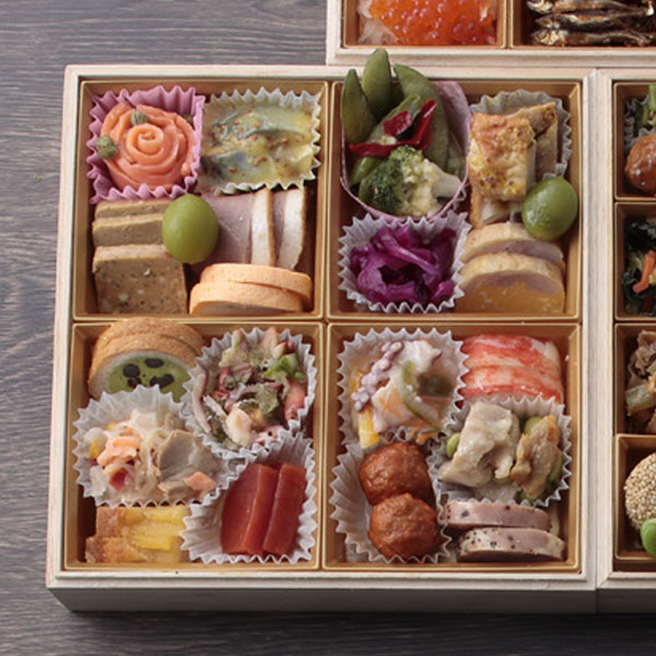 和(京都 うお寿)・洋(北海道 アンサンブル)・中華(京都 東東来) うお寿&アンサンブル&東東来 和・洋・中華 コラボおせち三段重【4人前・61品目】【イオンのおせち】 商品画像2