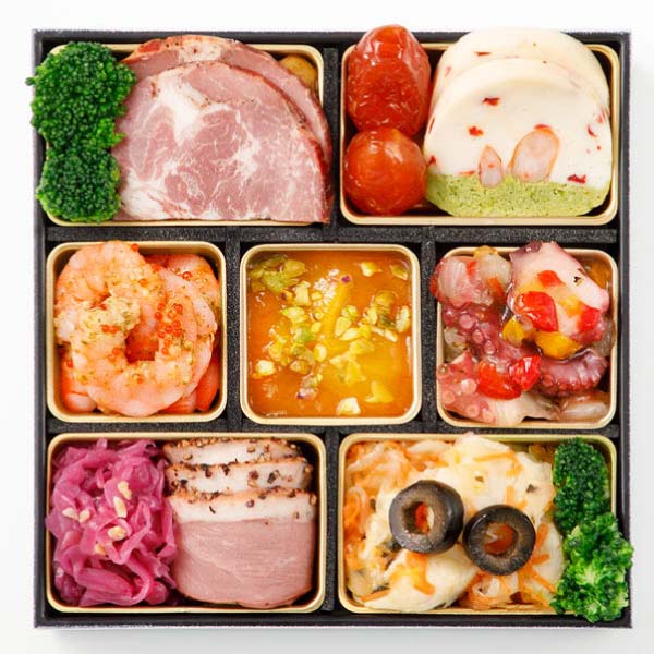 トオカツフーズ 和洋中おせち「珠宝小箱琥珀」三段重【2人前・34品目】【イオンのおせち】　商品画像2