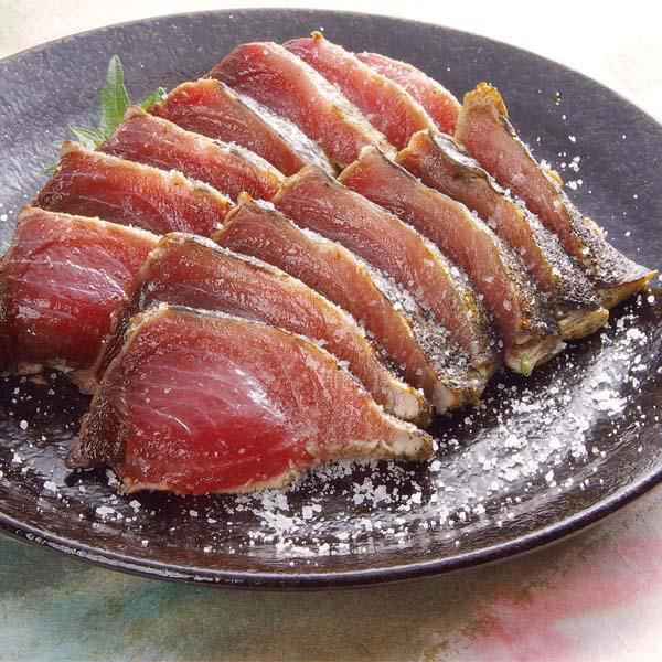 高知県 明神水産 藁焼き鰹塩たたき大2節セット 鰹たたき×2節(700g以上)、たれ×4、天日塩10g、おろしにんにく×3、おろししょうが×3【お届け期間:6月11日〜8月25日】【NN】　商品画像2