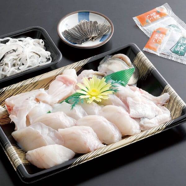 兵庫淡路 若男水産 淡路島三年とらふぐセット(2人前)(とらふぐ鍋用計400g、湯引き皮75g、ふぐヒレ2枚、ぽん酢小袋・もみじおろし×各2)【旬鮮便】【NN】　商品画像2