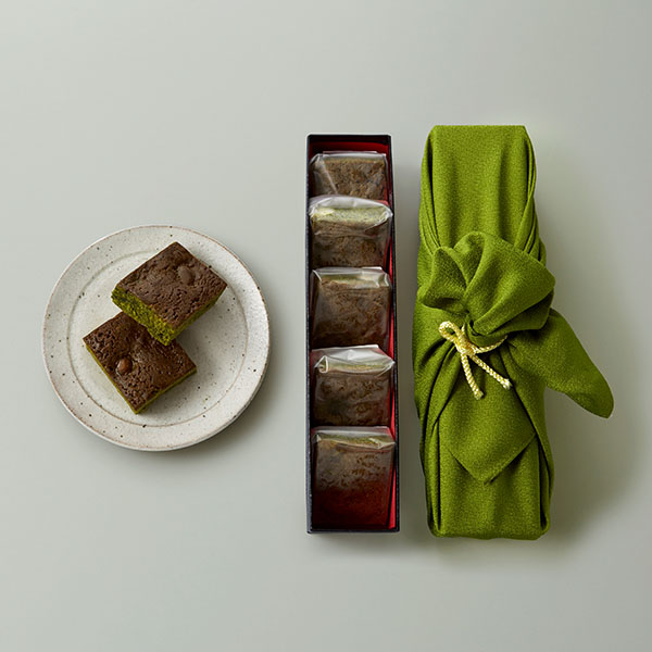 一善や お濃茶ブラウニー 5個入り(風呂敷包あり:抹茶色) 1箱【年間ギフト】 商品画像2