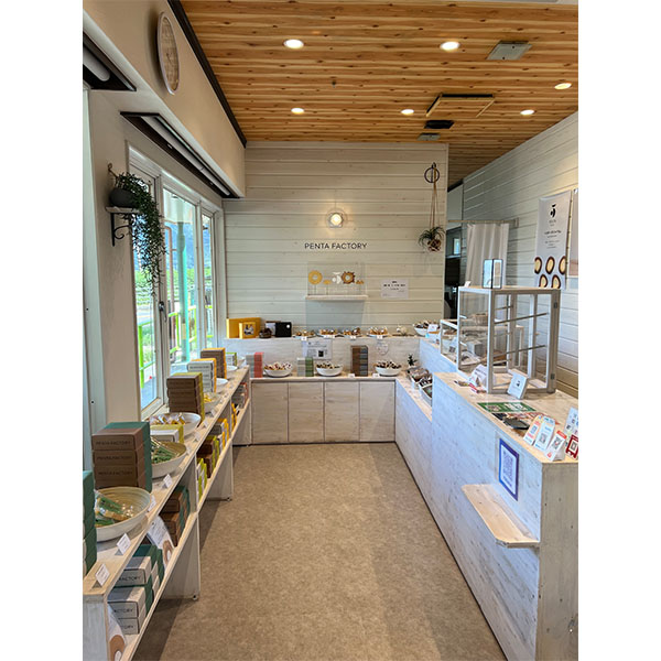 愛媛 PENTA FARM 米粉のバウムクーヘンギフト プレーン、みかん、レモン、チョコ、いちご味のソフトタイプとハードタイプのバウムクーヘンの詰め合わせ【NN】 商品画像4