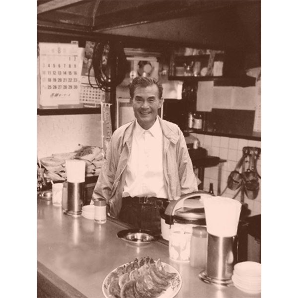 大阪王将 ふっくら皮に包まれた大きな肉焼売 324g(9個)×8(L7506)【サクワ】　商品画像5