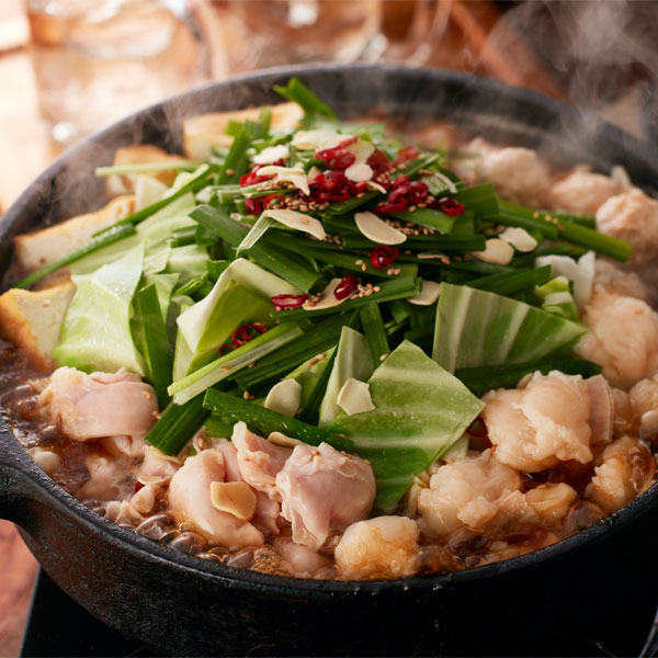 博多華味鳥 もつ鍋セット(3〜4人前) 2.4kg【お届け期間：12月26日〜12月30日】[HM-A1]【年末年始ごちそう特集】 惣菜【季節の贈り物＆ご褒美ギフト】