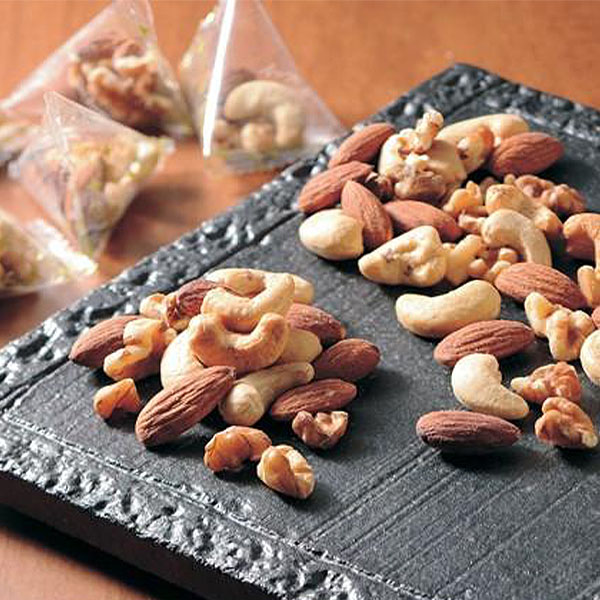 大阪竹新 素焼きミックスナッツ アーモンド、くるみ(各アメリカ産)、カシューナッツ(インド産)計450g【冬の贈りもの・お歳暮】【NN】 スイーツ【イオン特選お歳 大阪竹新 素焼きミックスナッツ アーモンド、くるみ(各アメリカ産)、カシューナッツ(インド産)計450g【冬の贈りもの・お歳暮】【NN】 スイーツ【イオン特選お歳