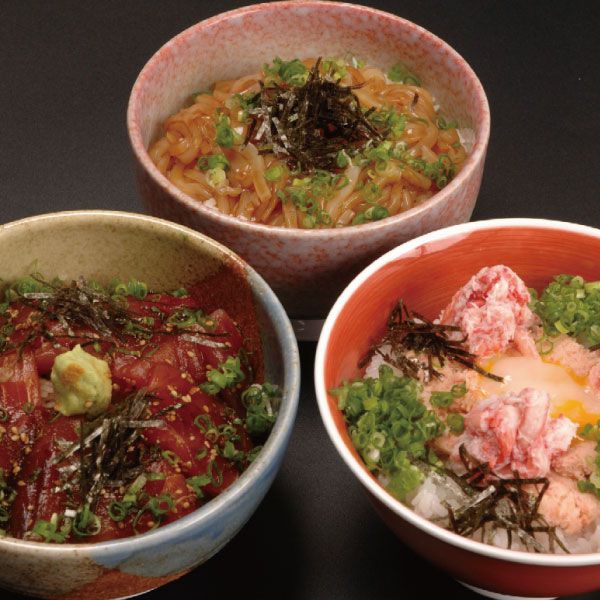 鳥取 大漁市場なかうら 境港の海鮮丼3種セット(各2人前) かにトロ丼の素(かにトロ、長芋)、かにトロたれ、いかの醤油漬け、本まぐろの醤油漬け 各2袋、境港加工、食べ方のしおり付、紙箱セット【NN】　商品画像1