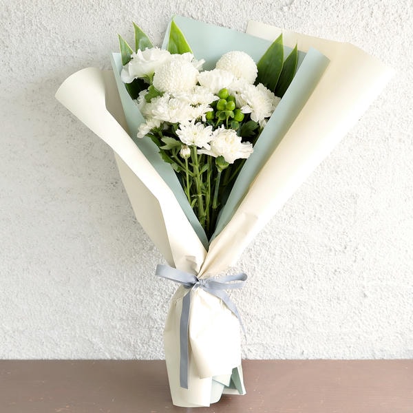 お供え花束「おもいびより」(ホワイト)【花】【年間ギフト】　商品画像1