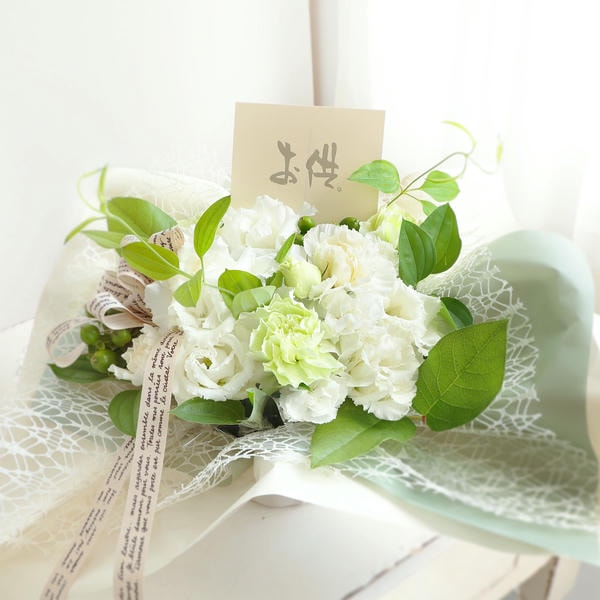 お供えアレンジ「祈りのしらべ」(ホワイト)【花】【年間ギフト】　商品画像1