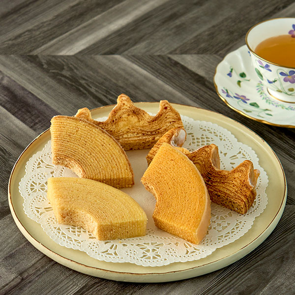 愛媛 PENTA FARM 米粉のバウムクーヘンギフト プレーン、みかん、レモン、チョコ、いちご味のソフトタイプとハードタイプのバウムクーヘンの詰め合わせ【NN】 商品画像1