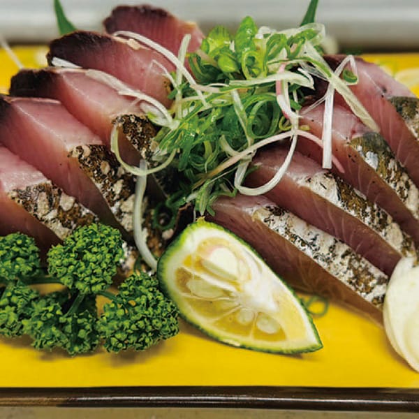 高知 有限会社海昇 たたきギフトセット(藁焼き鰹たたき1フシ・タタキタレ1本)【お届け期間:6月11日〜8月25日】【旬鮮便】【NN】　商品画像1