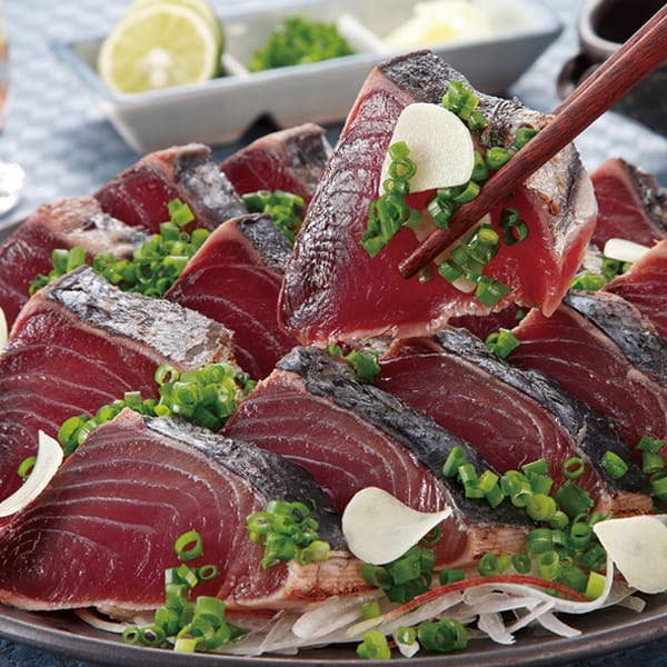 高知 有限会社海昇 たたきギフトセット(藁焼き鰹たたき1フシ・藁焼き金目鯛タタキ1枚・タタキタレ1本)【お届け期間:6月11日〜8月25日】【旬鮮便】【NN】　商品画像1