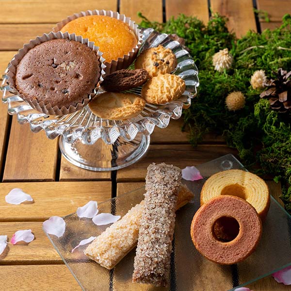 森の庭 焼き菓子アソート フラワーリース 10個入[MRM-02A]【年間ギフト】　商品画像1