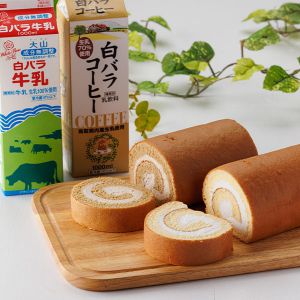 鳥取大山乳業白バラ生ロールケーキギフト白バラ生ロールケーキ(長さ約14cm)264g(1個)、白バラコーヒー生ロールケーキ(長さ約14cm)256g(1個)【夏の贈りもの・お中元】【NN】