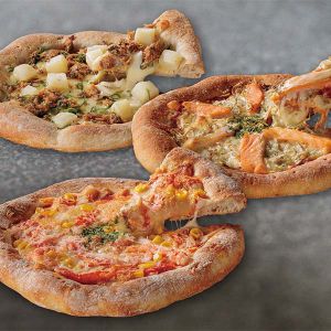 島根 PIZZA TORETATI 3種セット〜鳥取〜 紅ずわいがにとコーンのピザ×1枚、サーモンとしらすのピザ×1枚、さばみそとポテトのピザ×1枚、化粧箱入【NN】