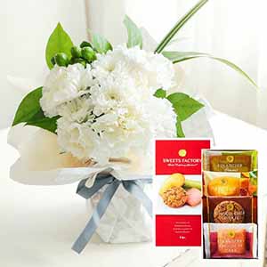 お供えスタンディングブーケ「しろいろ」お菓子セット【花】【年間ギフト】