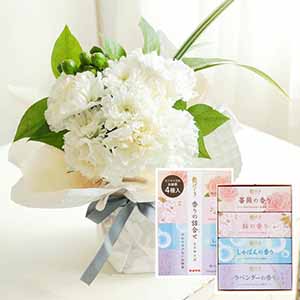お供えスタンディングブーケ「しろいろ」お線香付き【花】【年間ギフト】