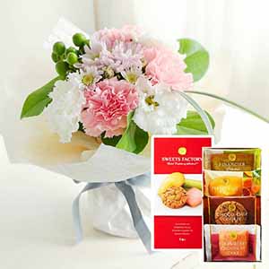 お供えスタンディングブーケ「ももいろ」お菓子セット【花】【年間ギフト】