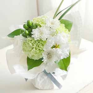 お供えスタンディングブーケ「みどり」【花】【年間ギフト】