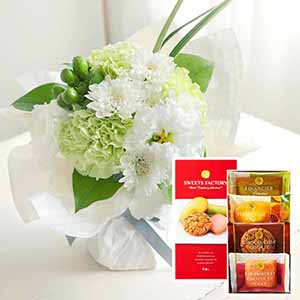 お供えスタンディングブーケ「みどり」お菓子セット【花】【年間ギフト】