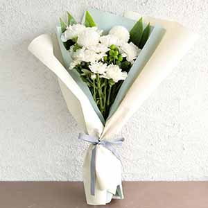 お供え花束「おもいびより」(ホワイト)【花】【年間ギフト】
