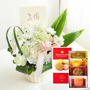 お供えアレンジ「清花」(ホワイト)お菓子セット【花】【年間ギフト】