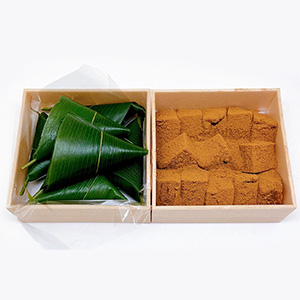 京都 三昇堂小倉 京生麸餅・黒みつわらび餅ギフトセット 生麩餅6個入・13×13×4cm・総重量235gと、わらび餅350g・13×13×4cm・総重量465g【NN】