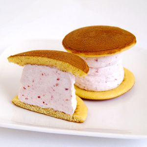 茨城 亀印製菓 ふわふわクリーミー生どら焼きいちご6個入り【KN】