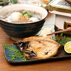 鳥取 大漁市場なかうら のどぐろと出雲そばセット 2食(のどぐろ開き2枚(山陰沖産)、自家挽き生そば100g×2食、そばつゆ40g×2袋)【NN】