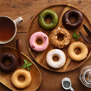 岡山 ル・フォワイエ 結び(ドーナツ いちご、チョコ、和三盆、抹茶、キャラメル、レモン 各1)【NN】