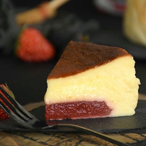 魔法洋菓子店ソルシエ 苺バスクチーズケーキ 4号「ルビー苺の深淵」 1個【限定40点】【イオンのクリスマス】